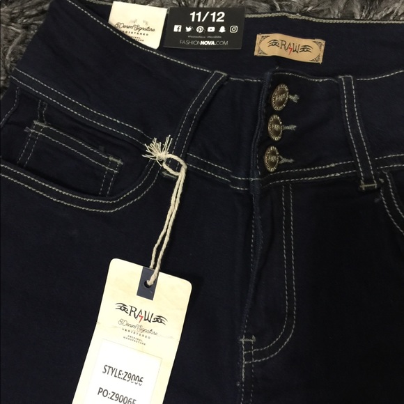 NWT Fashion Nova Dark Wash Booty Lifting Jeans - Picture 4 of 4